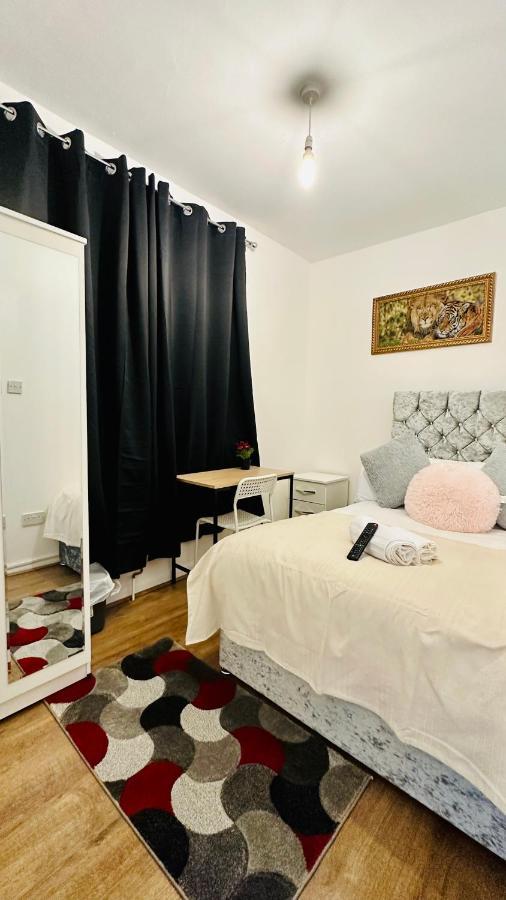 City Lodge Excel Londra Esterno foto
